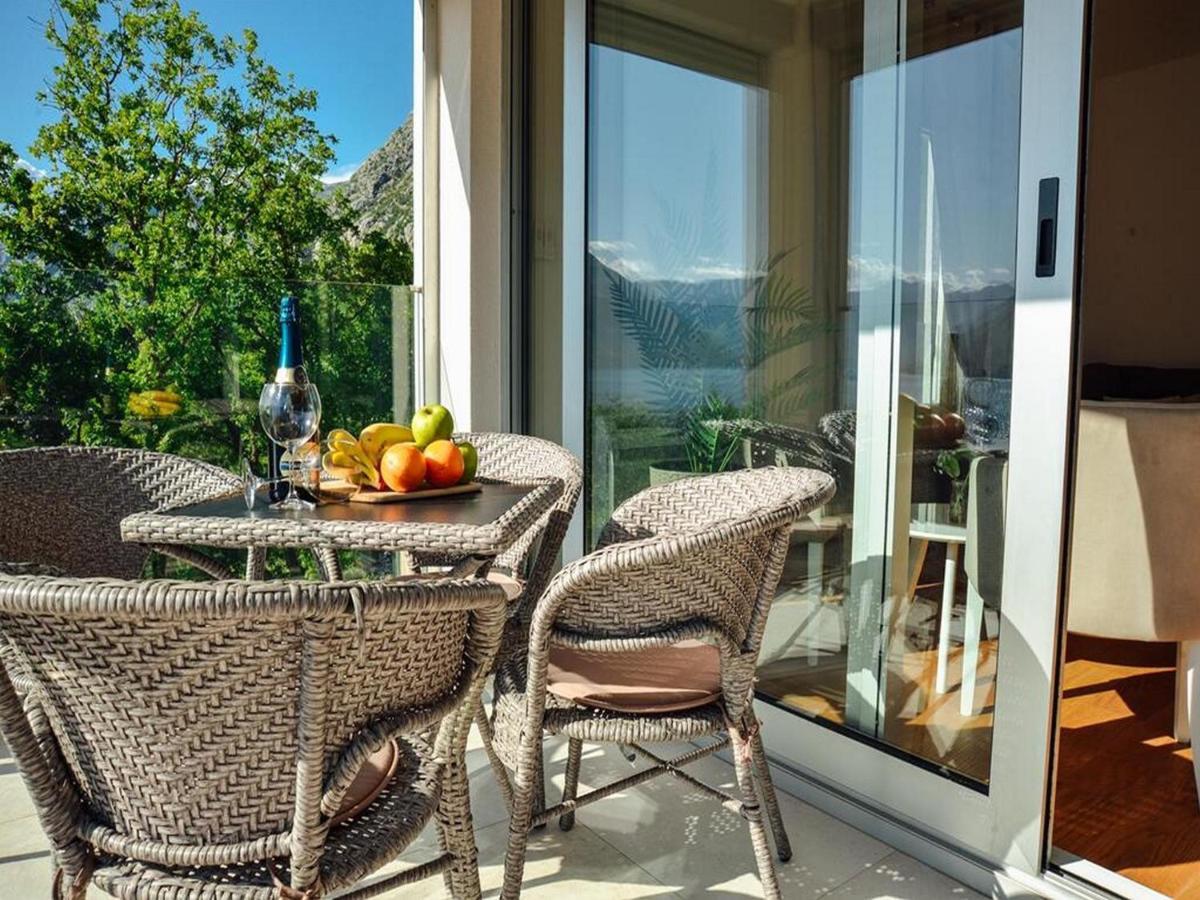 Ily Apartment With Sea View Котор Екстериор снимка